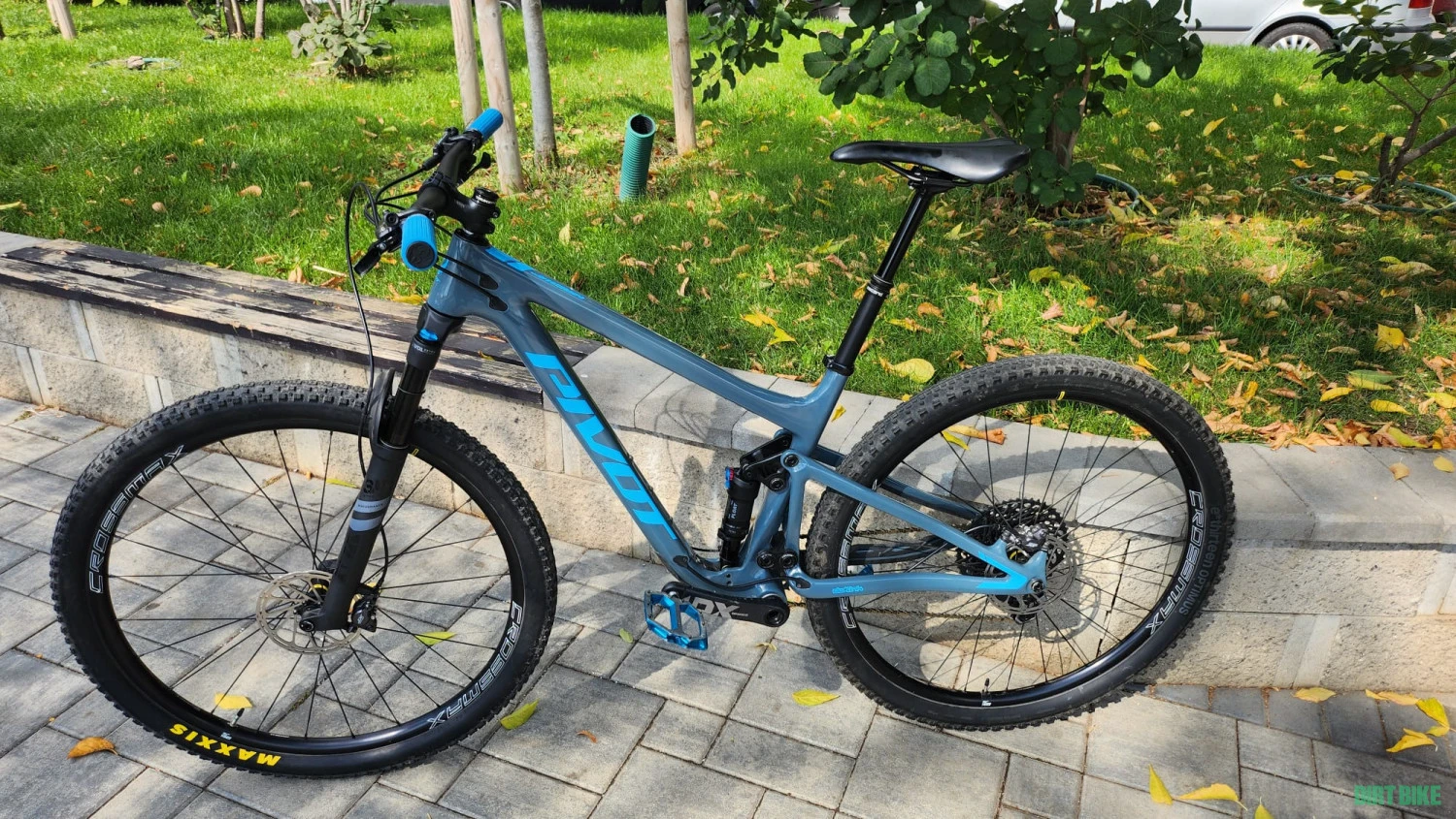 8. Bicicleta Pivot Mach 4 SL Carbon Marimea Medium