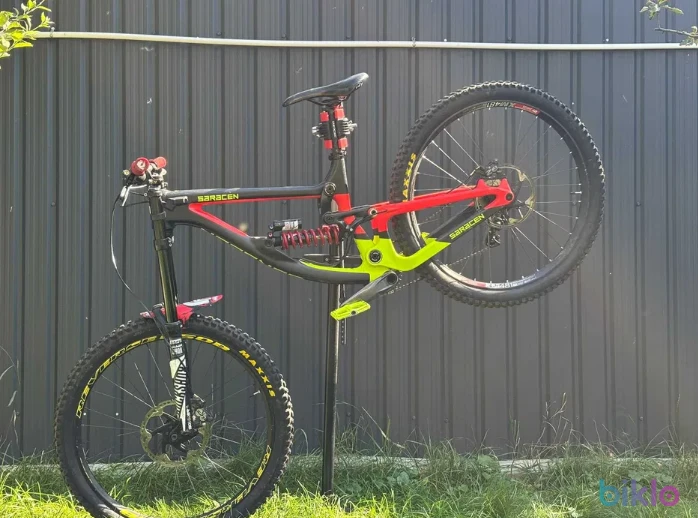 1. Saracem Myst 2018 full carbon cadrum M