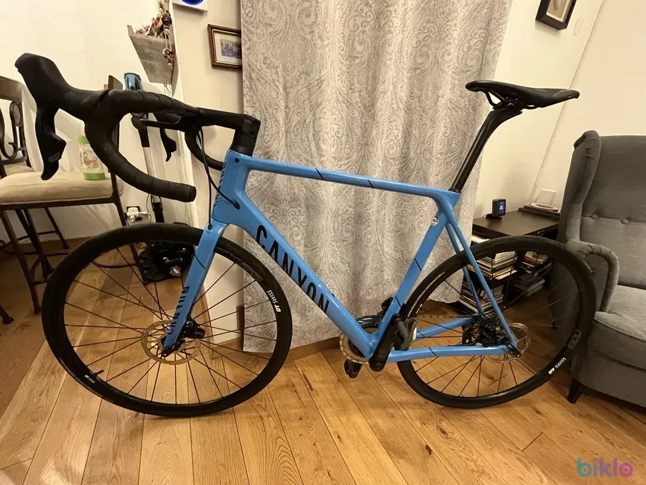 1. Ultimate CF SL 7 Disc eTap Movistar colour