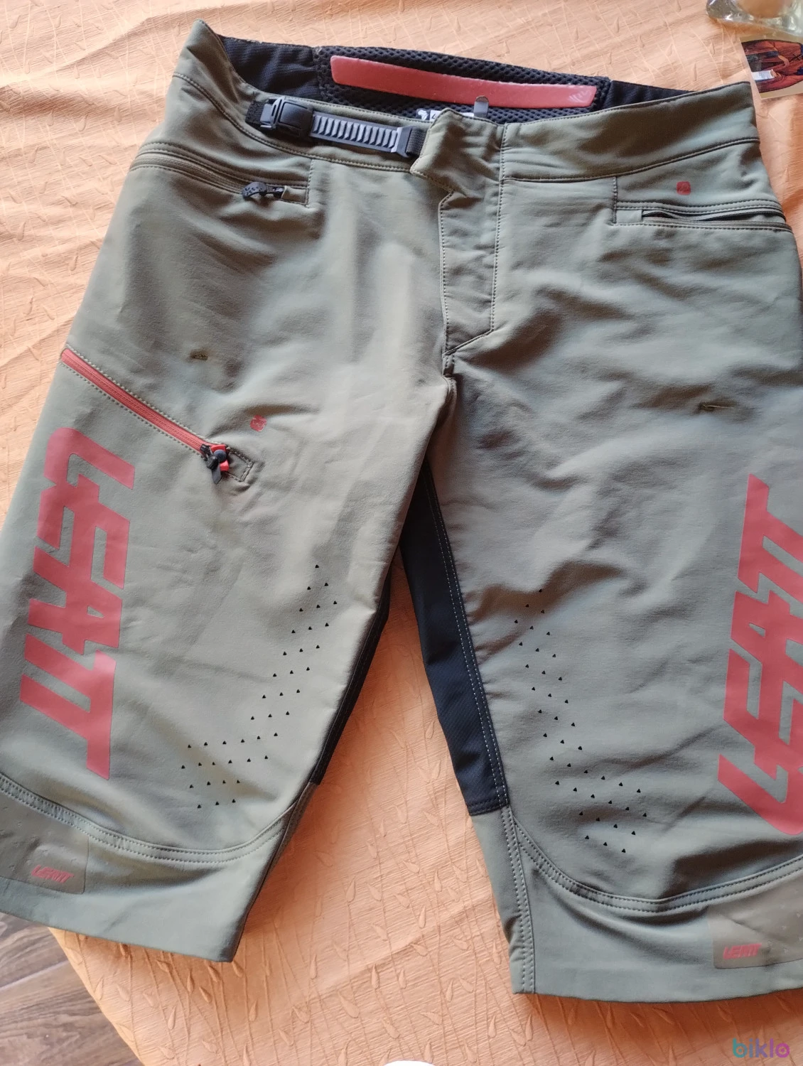 1. Leatt MTB Gravity 4.0