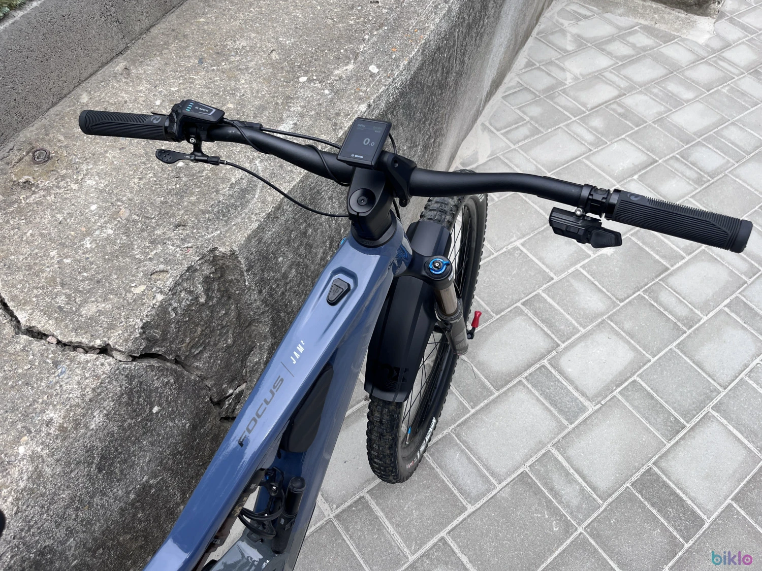5. Focus Jam 2 6.8 cu baterie de 750w, FOX 36 kashima, schimbător electric.