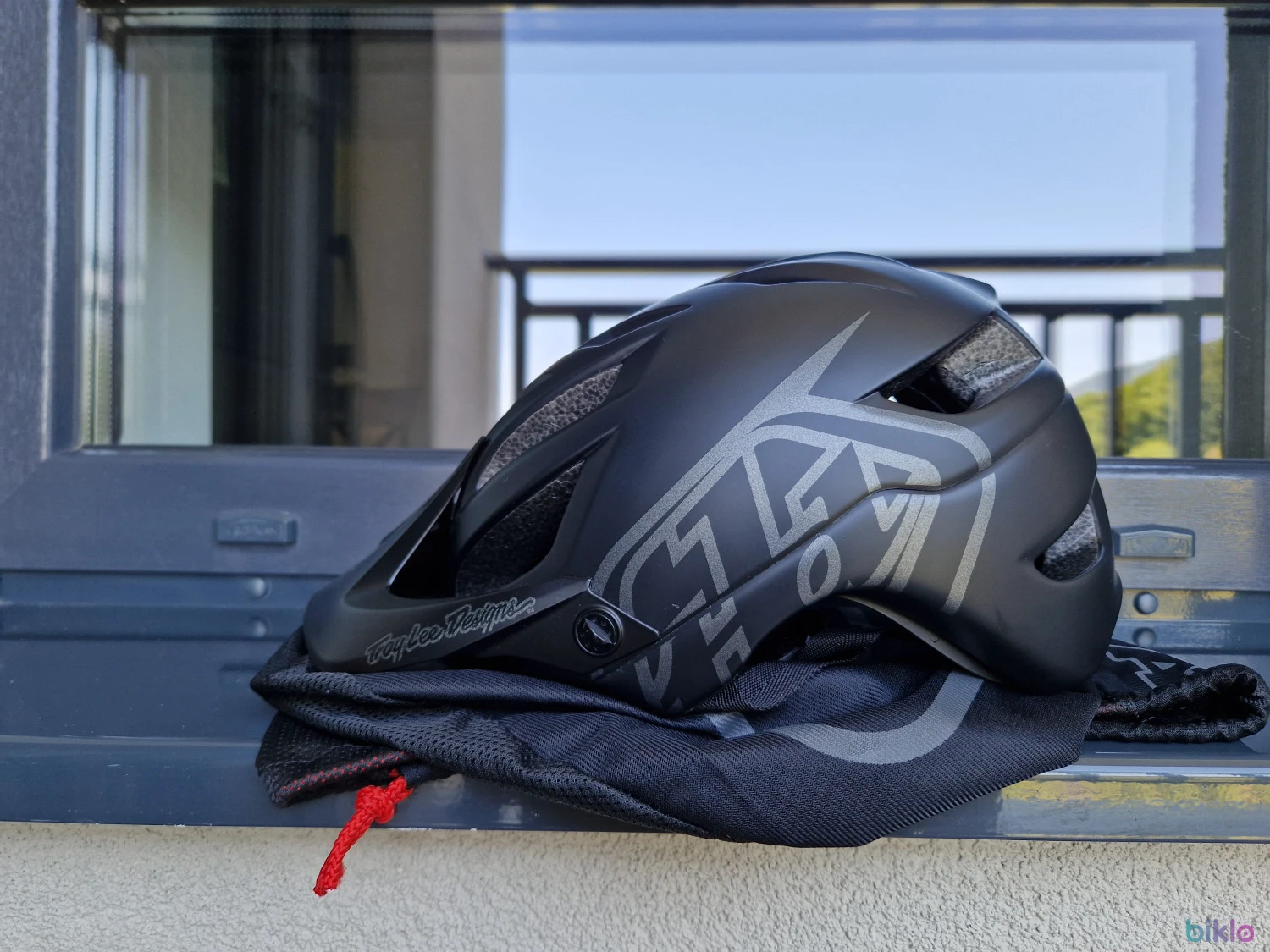 2. Casca Troy Lee Designs A1
