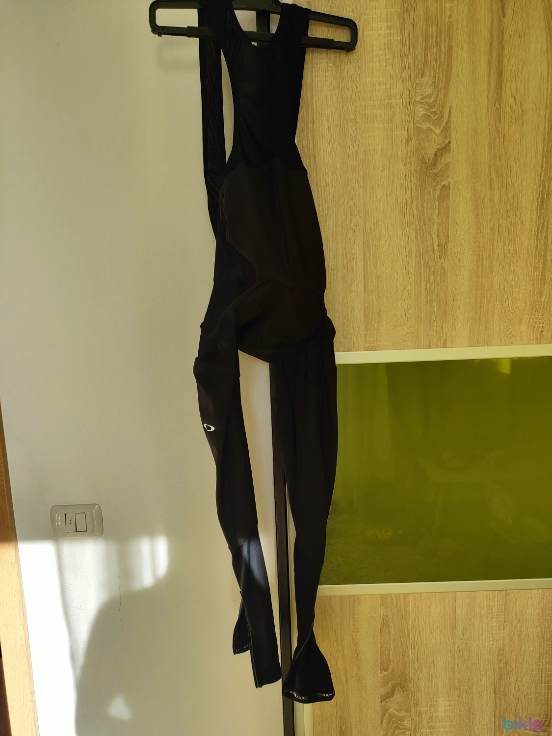 1. Pantaloni Oakley lungi tip salopeta termici