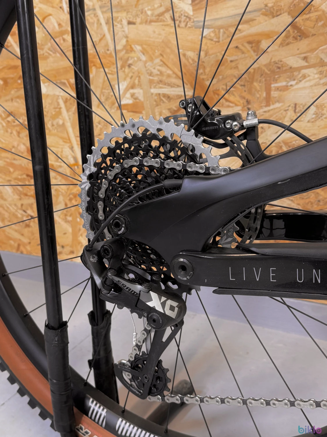 5. YT Capra Pro Race bicicleta enduro downhil freeride nu canyon trek