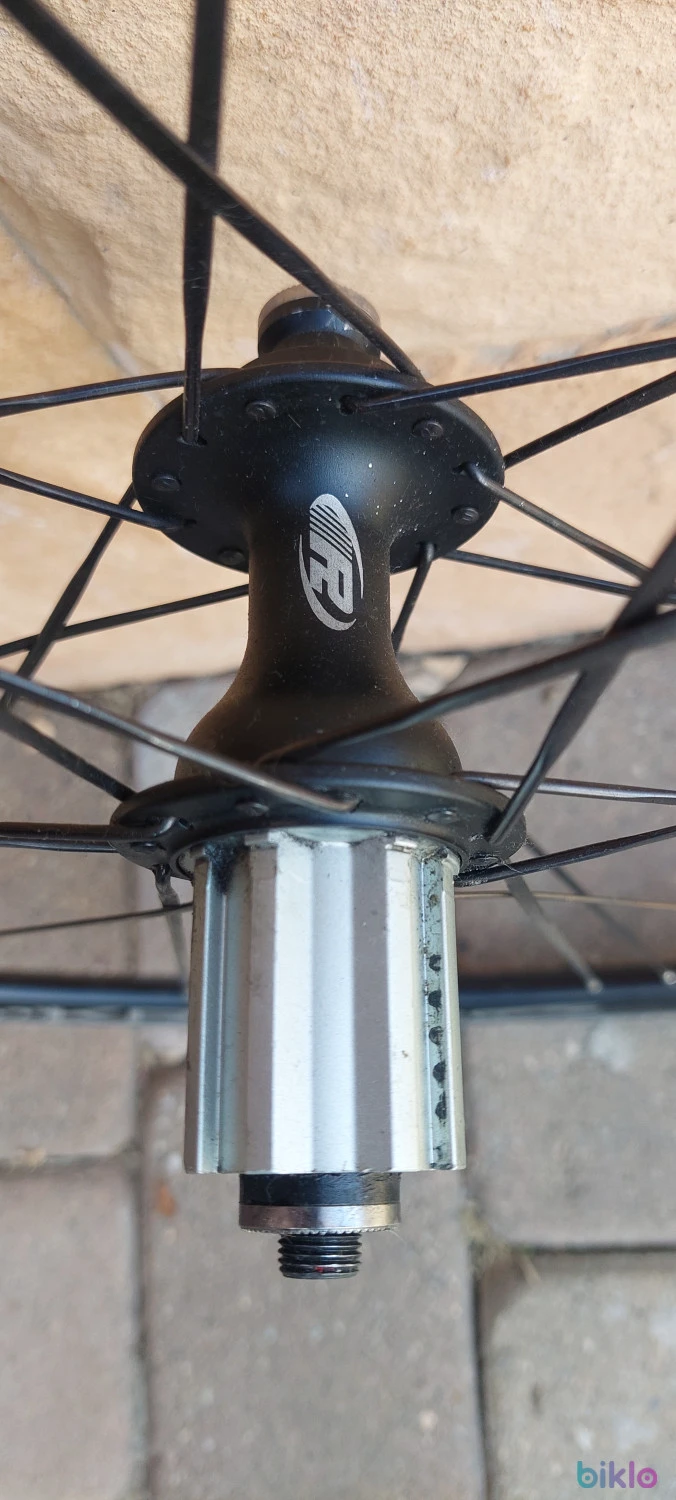 5. Roti cursiera noua cu spite aero si caseta Campagnolo
