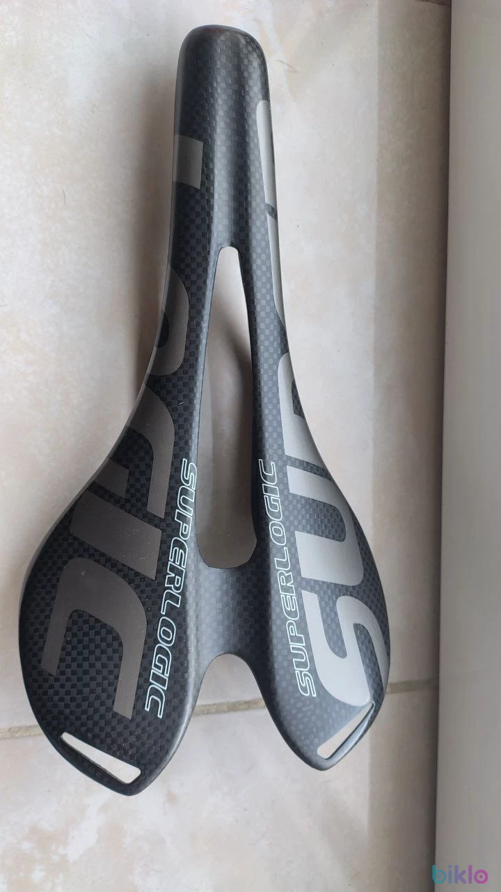 1. Șa bicicletă carbon 100g