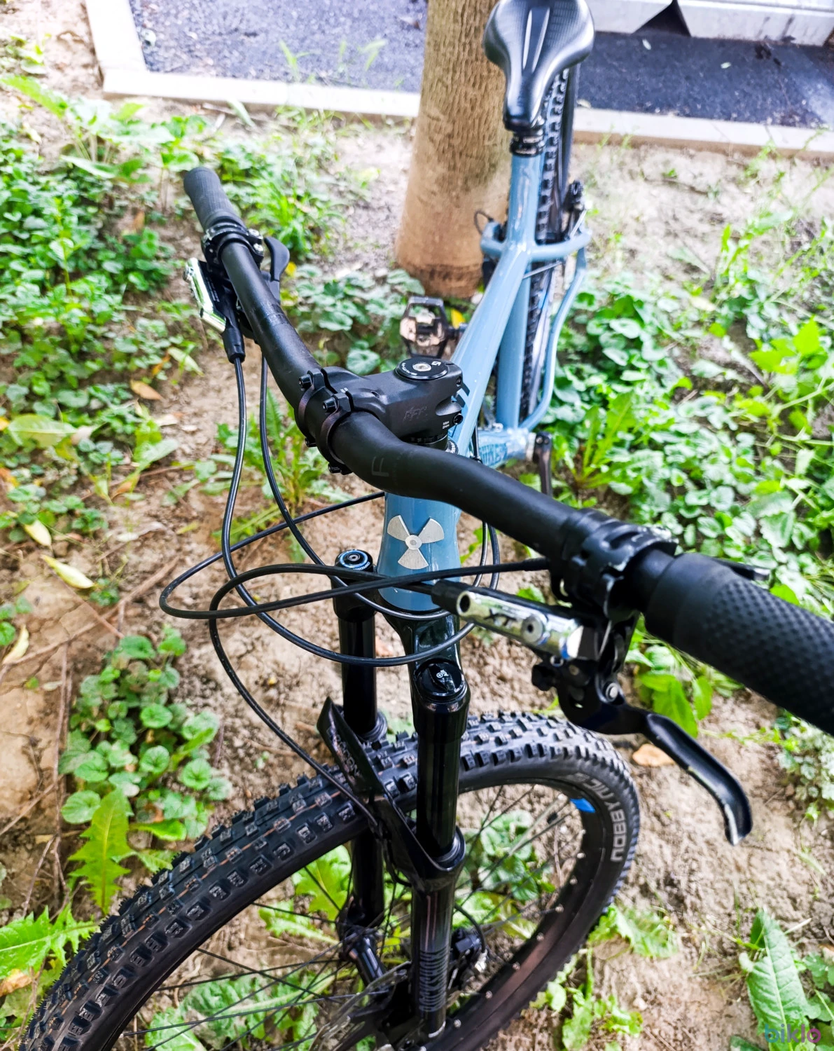 2. Nukeproof scout 275 L cu roti de 29