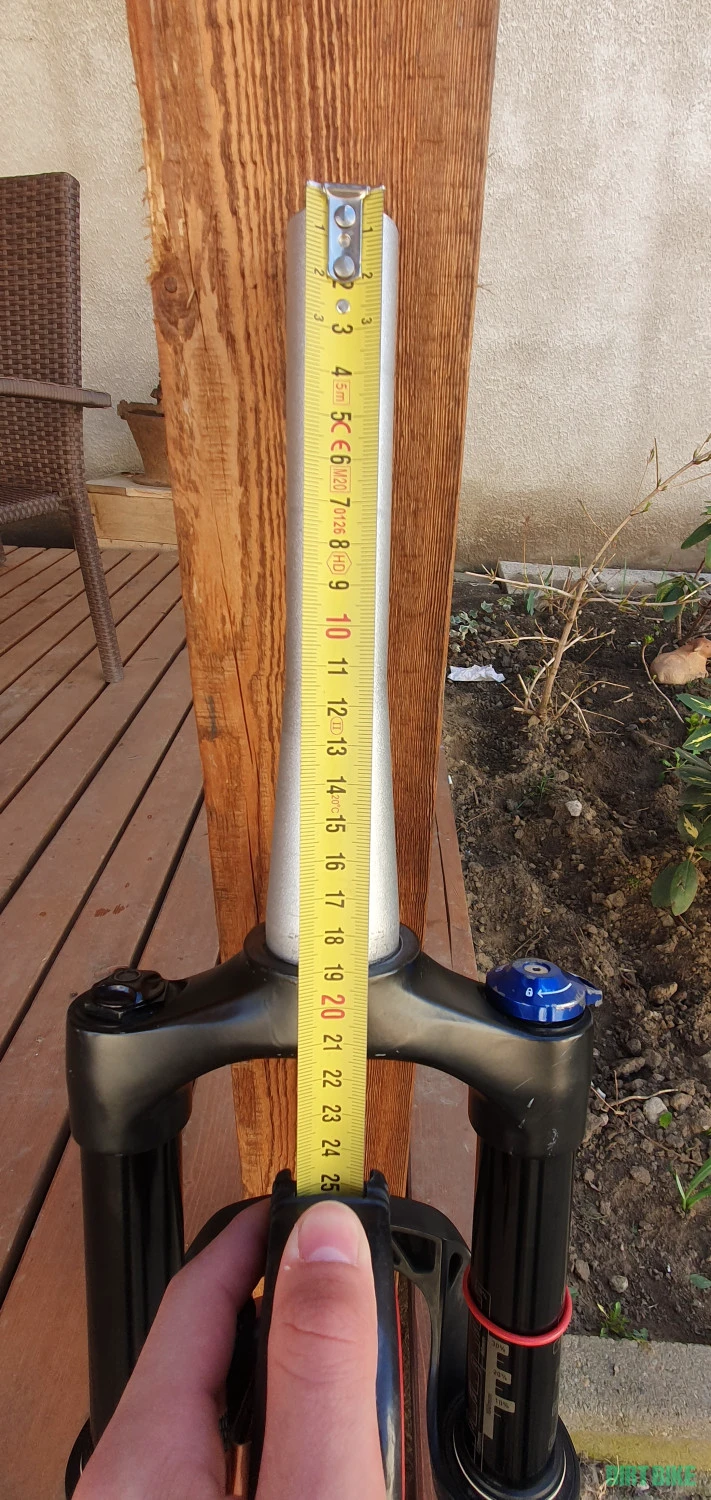 3. Furca rockshox reba
