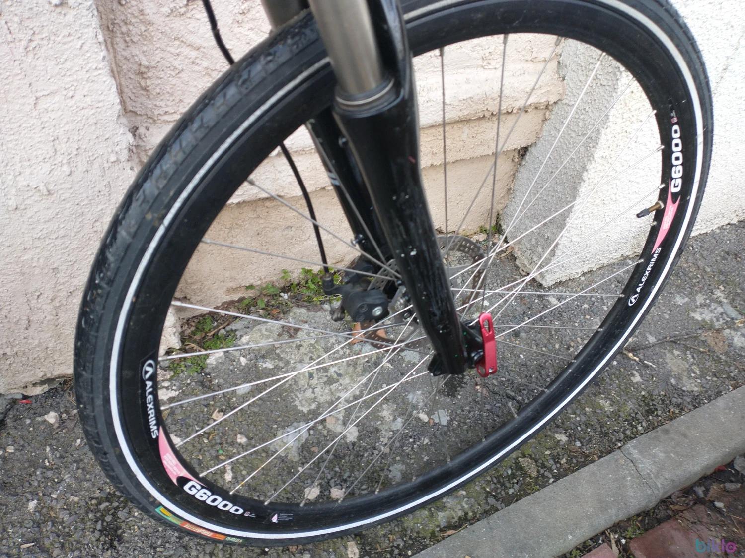 4. Bicicleta Trekking/Oras 28" marime L
