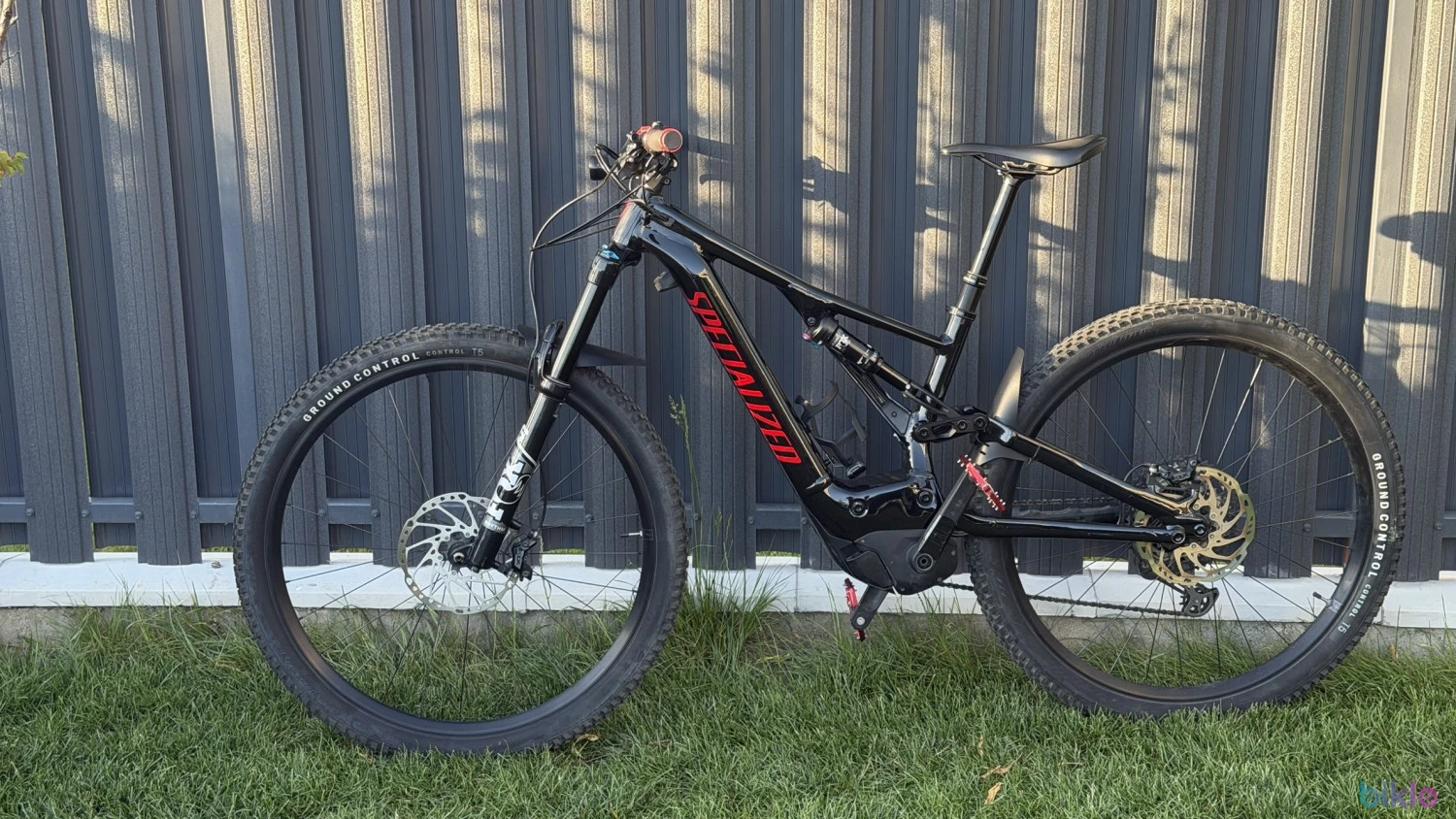 1. Specialized Levo Turbo Comp M 2021 full box