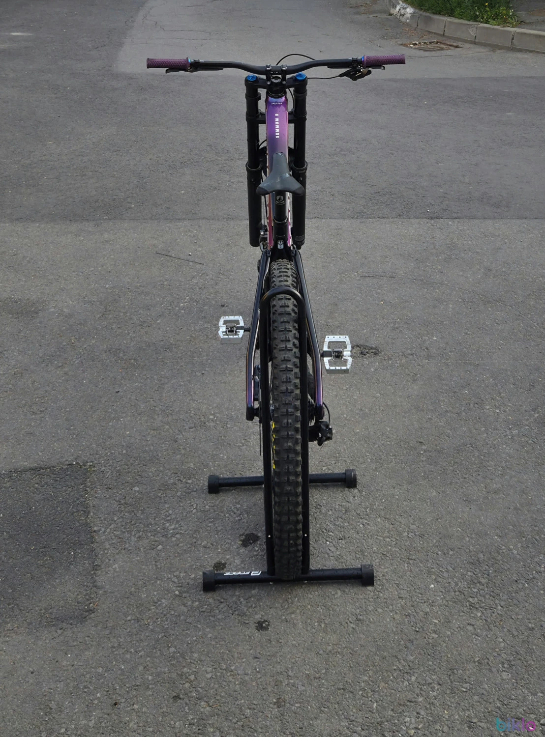 5. Mondraker Summum Carbor R Polaris