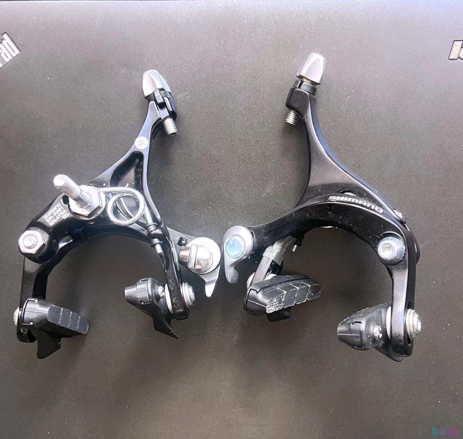 1. Set frane mecanice pe janta dual-pivot Shimano BR-R561