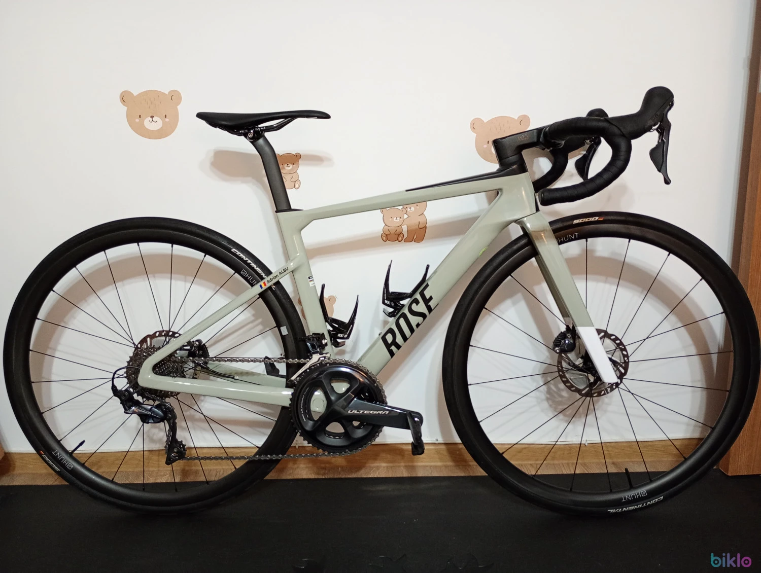 2. Rose Xlite 04 (7,3 kg, roti carbon 1.360 g, Ultegra, marime 50/XS)