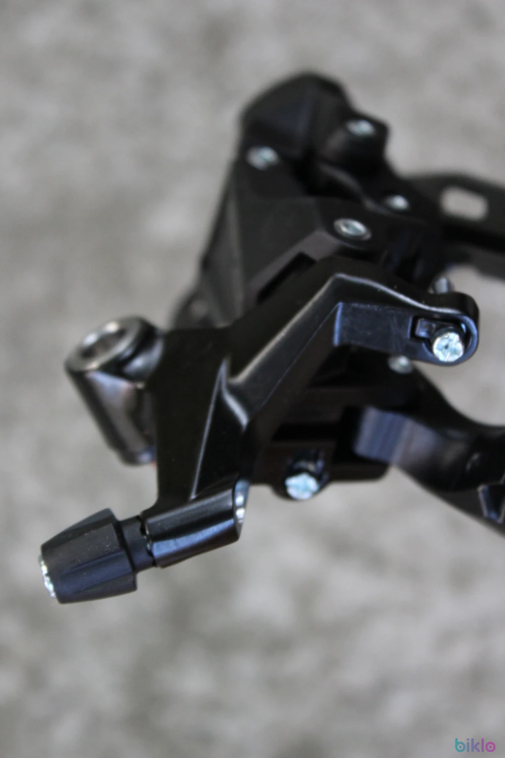6. Shimano CUES RD-U3020 9-vit. schimbator spate