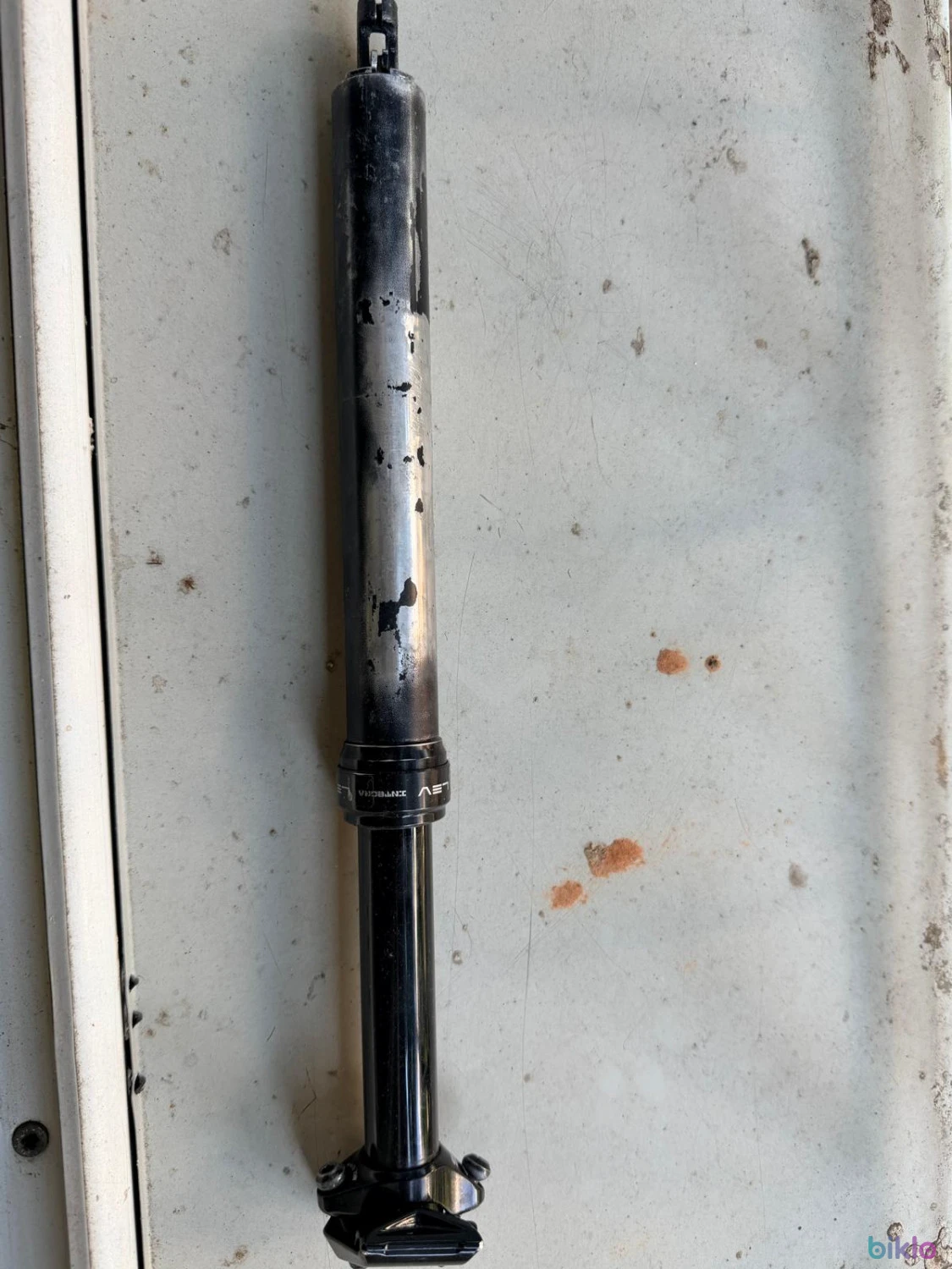 1. Dropper post Lev Integra 150 mm