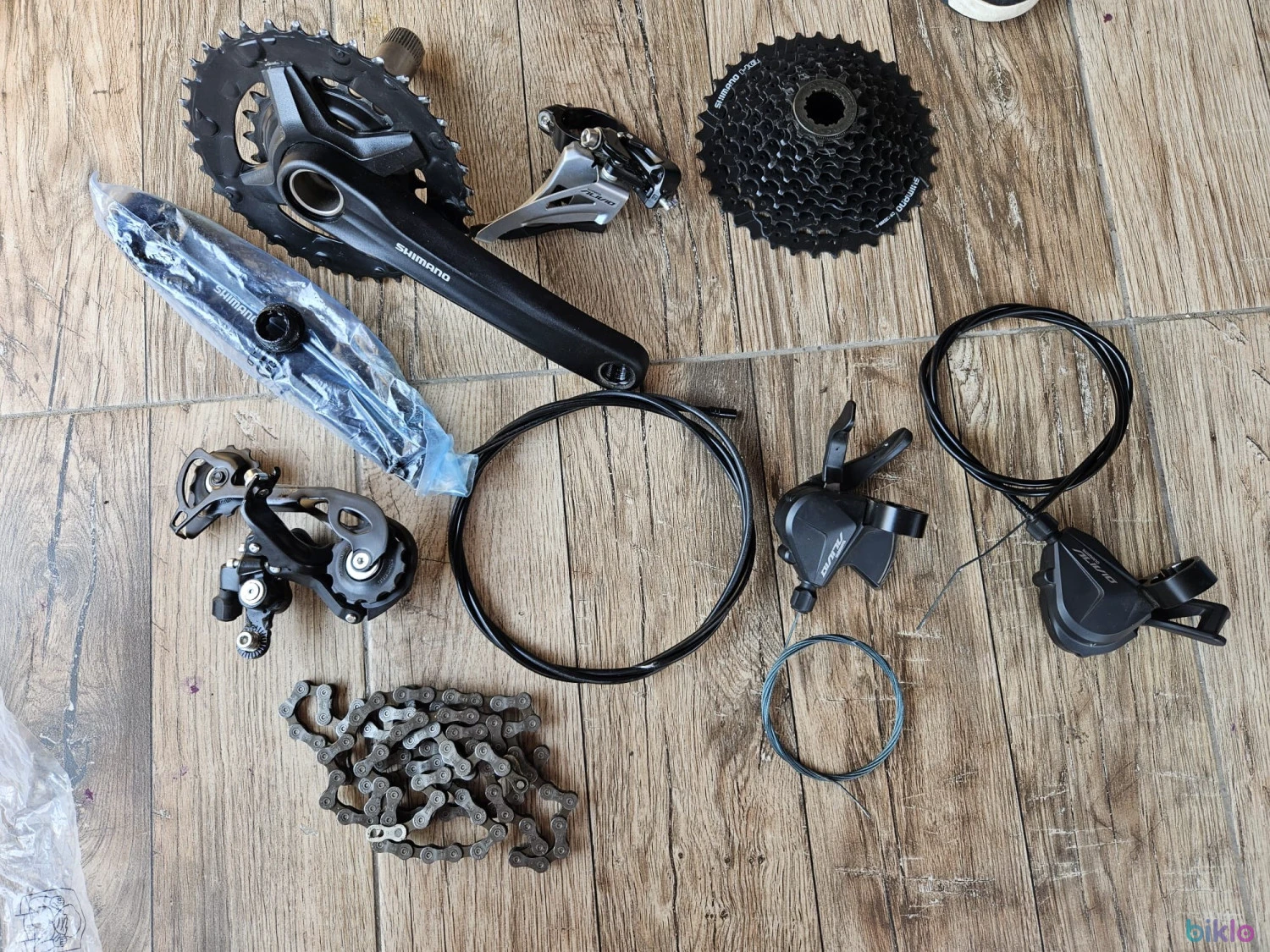 1. Transmisie integrala Shimano Alivio 2x9