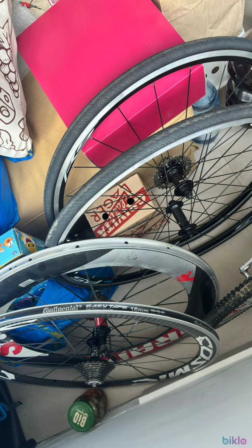 8. Wilier Cento 10 Pro (Mărimea S) – Ca nouă, 100 km + roți rezervă