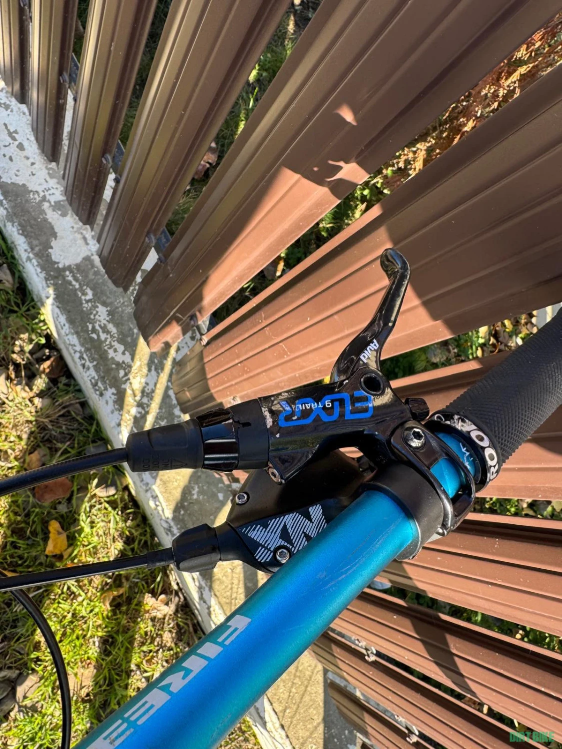 4. Vand bicicleta Trek Slash 8 2013