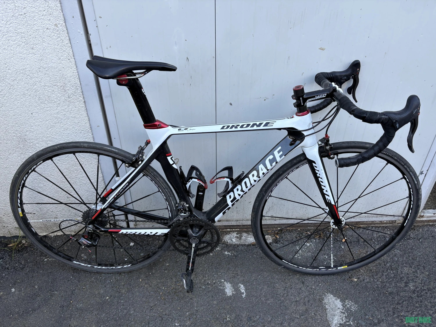 1. Bicicletă prorace carbon