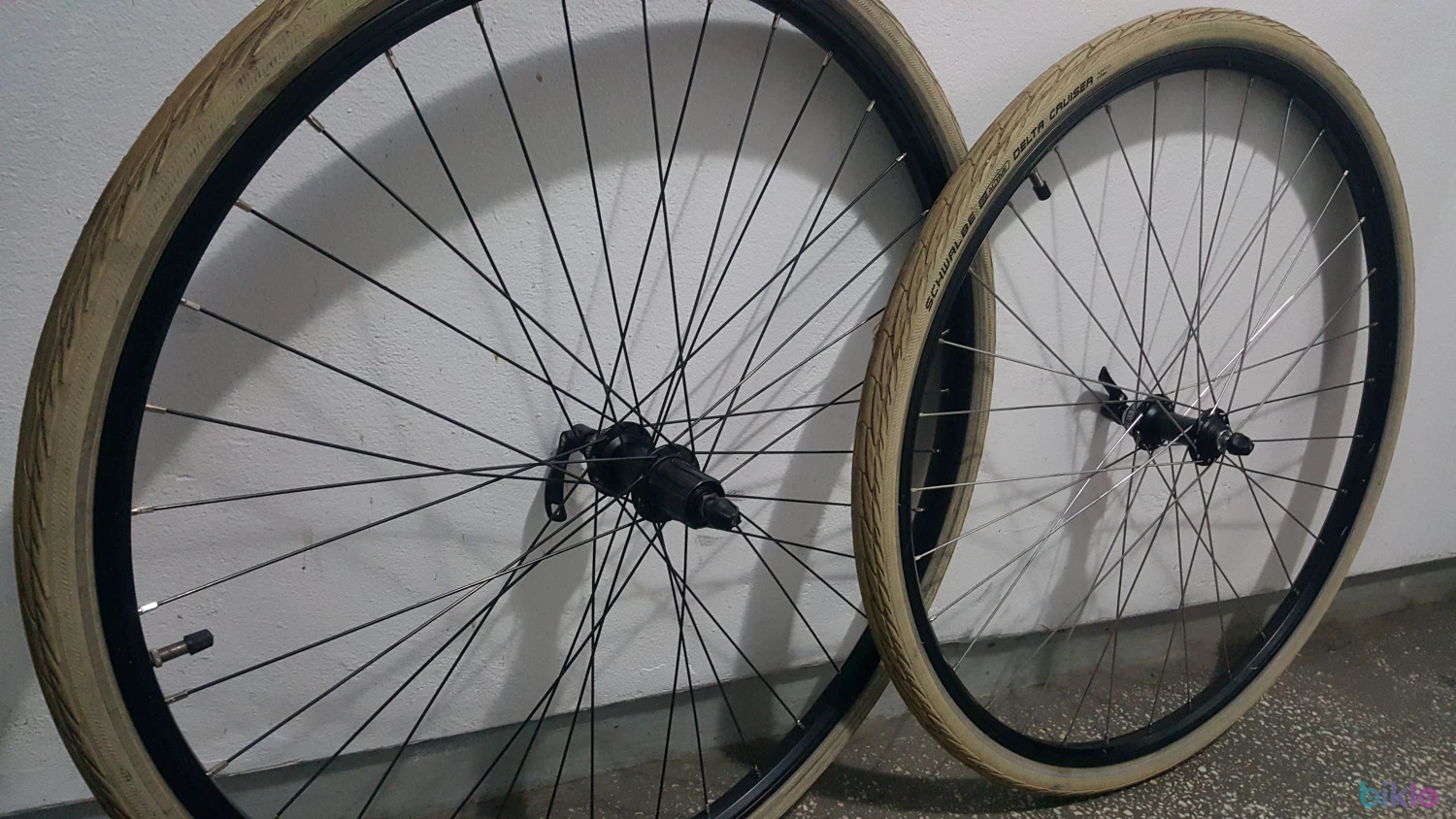 1. Roti 28 Inch Trekking Deore XT Disc