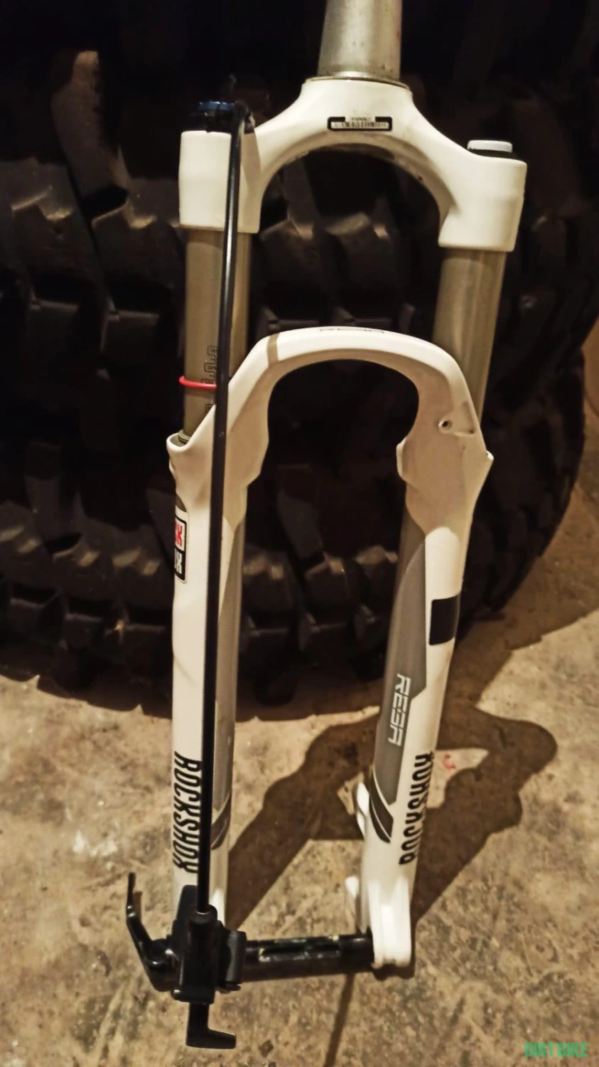 1. Furca RockShox Reba