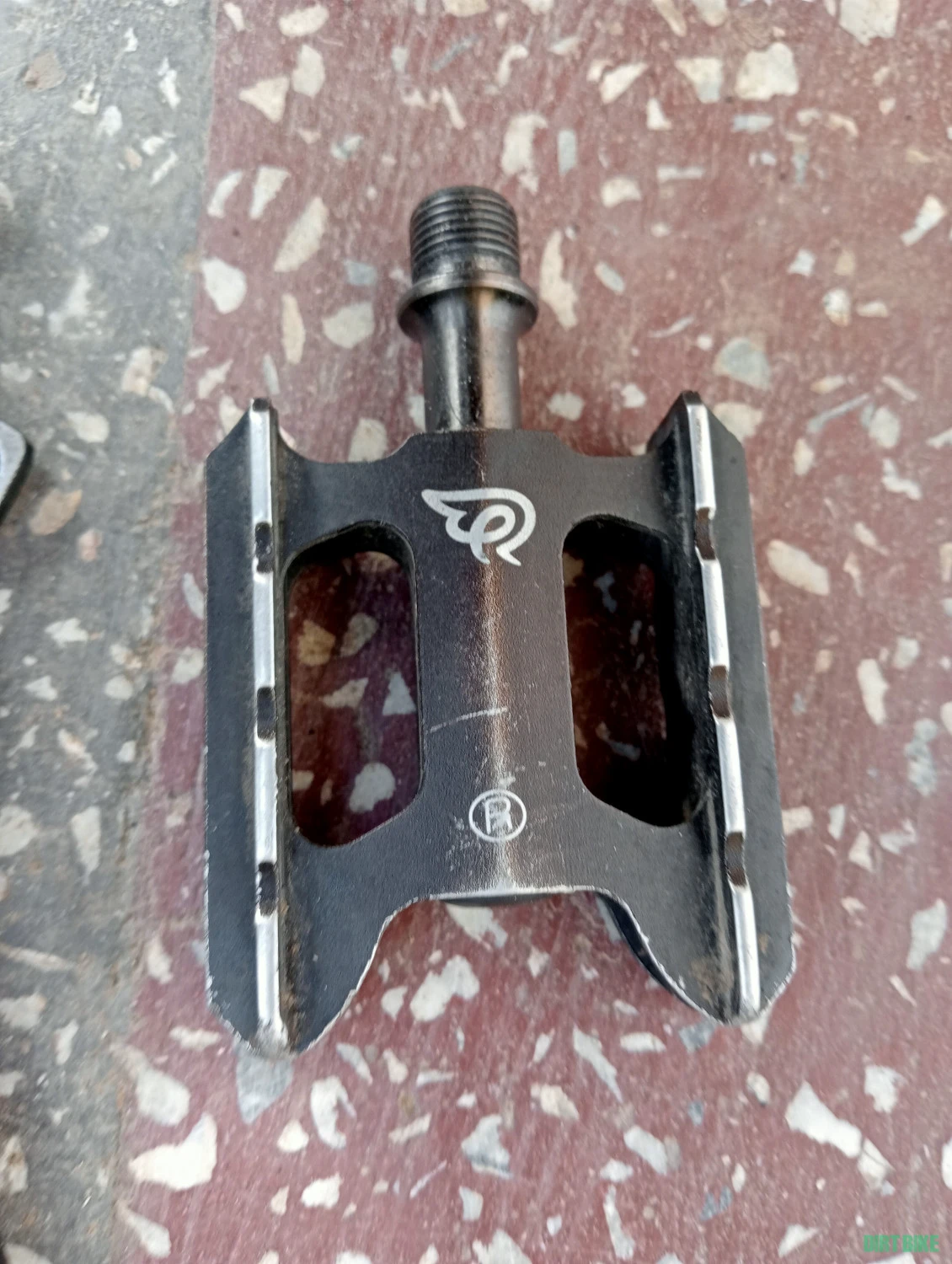 3. Braț pedalier Early Rider 120 Isis + pedala dreapta rulment