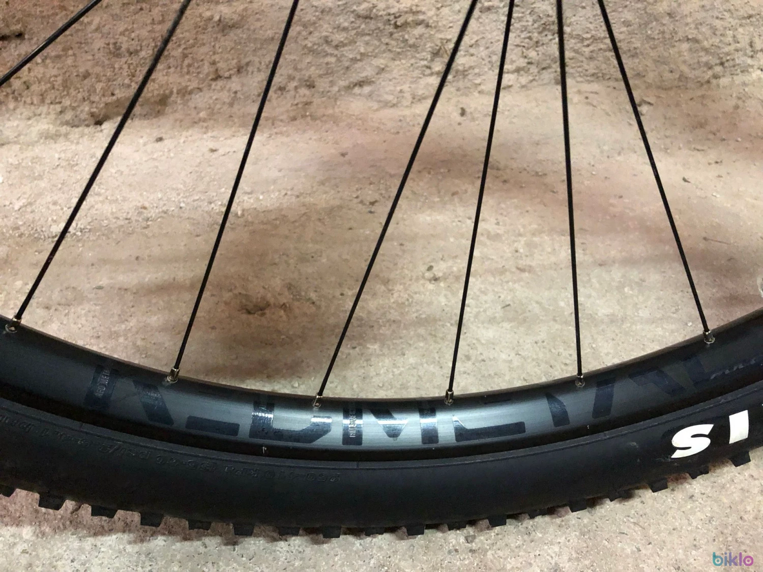 1. Set Roți Fulcrum Red Metal 5 (2025) – 29" Boost, 30mm, aproape noi (sub 350km)