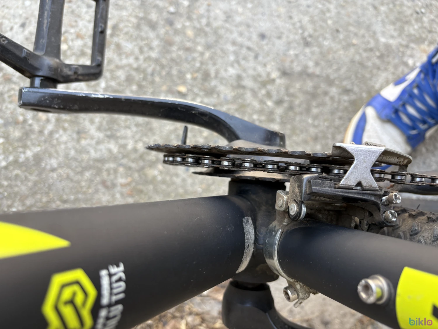3. Bicicletă Cross