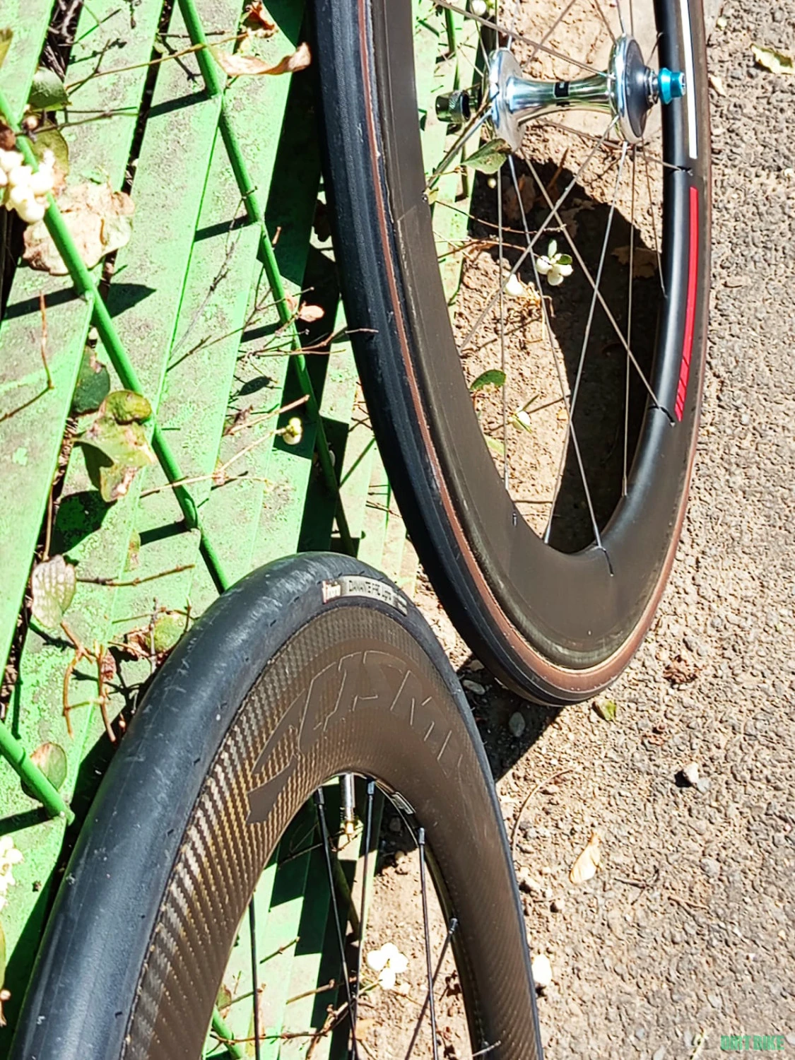 8. Bicicleta pista/fixa Aventon Mataro