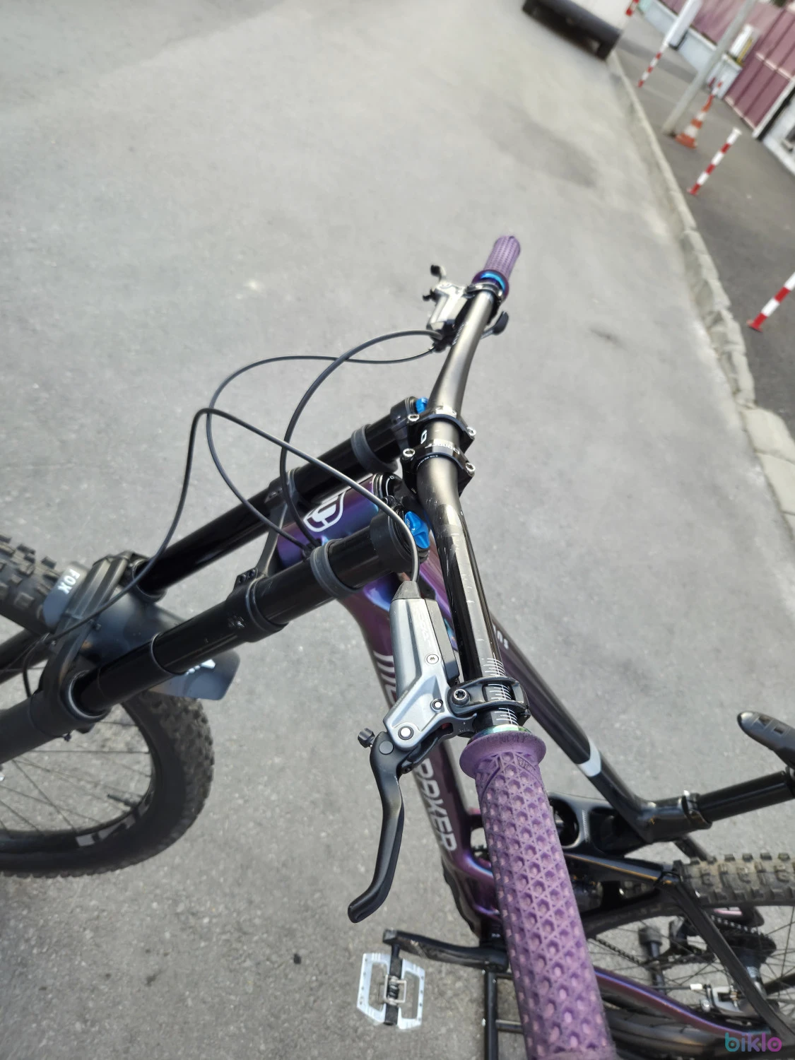 10. Mondraker Summum Carbor R Polaris