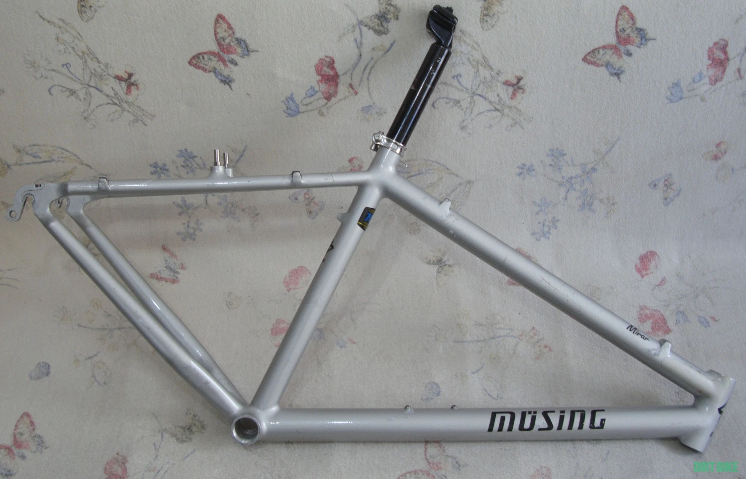 1. Vand cadru Musing vintage MTB 1670 grame 90s