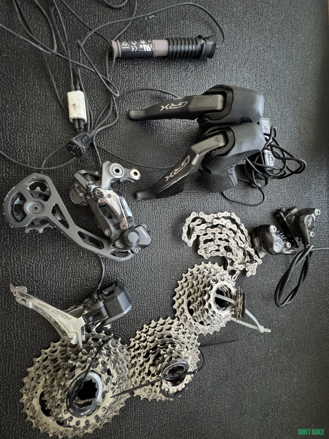 1. Groupset Shimano GRX 815 Di2 2x11
