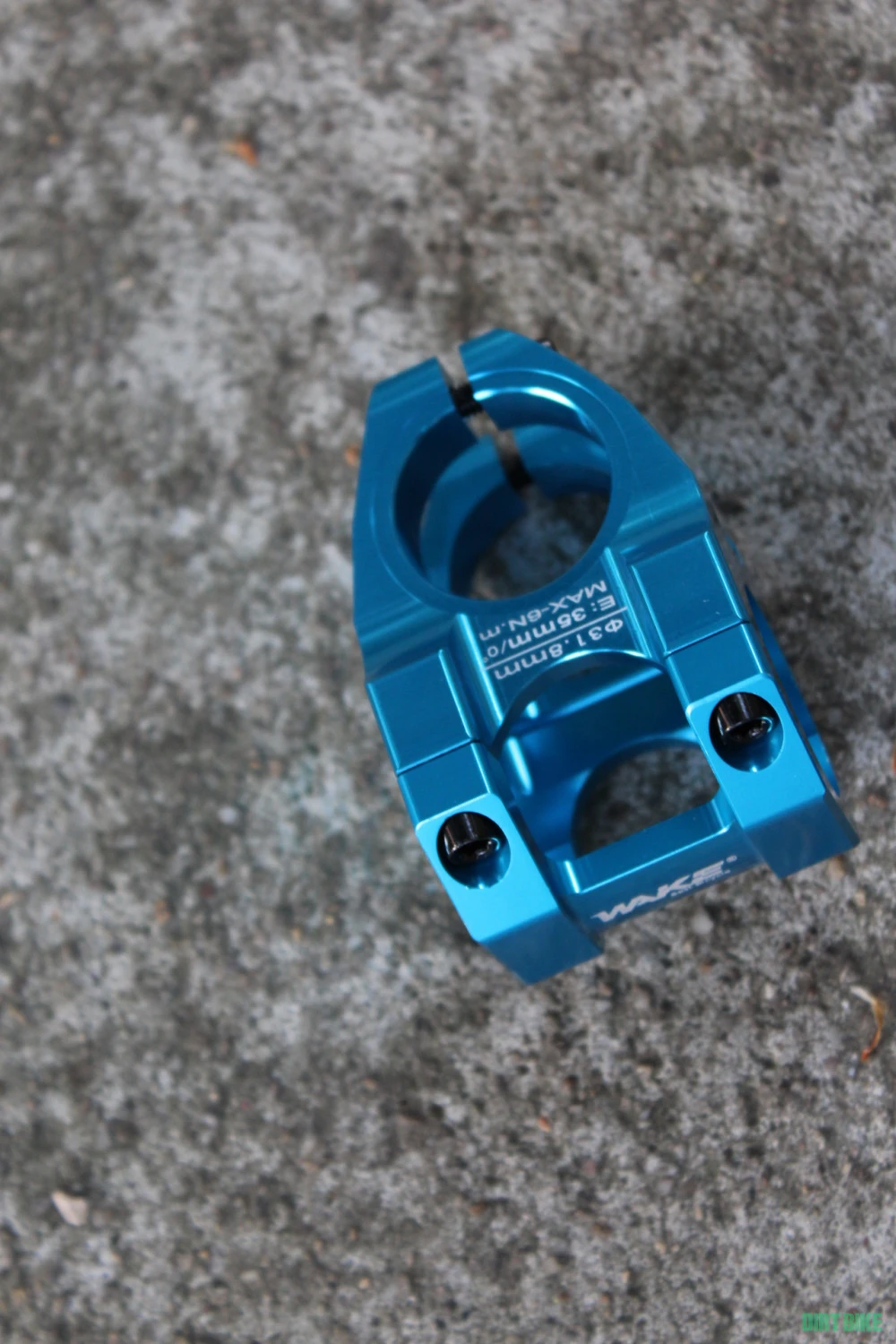 1. Wake SuperLight Comp pipa CNC 31.8' - 35mm albastru