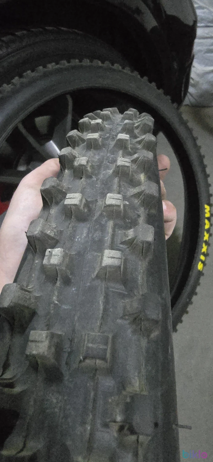 3. Pereche Maxxis WinterScream 27.5x2.5 ca noi