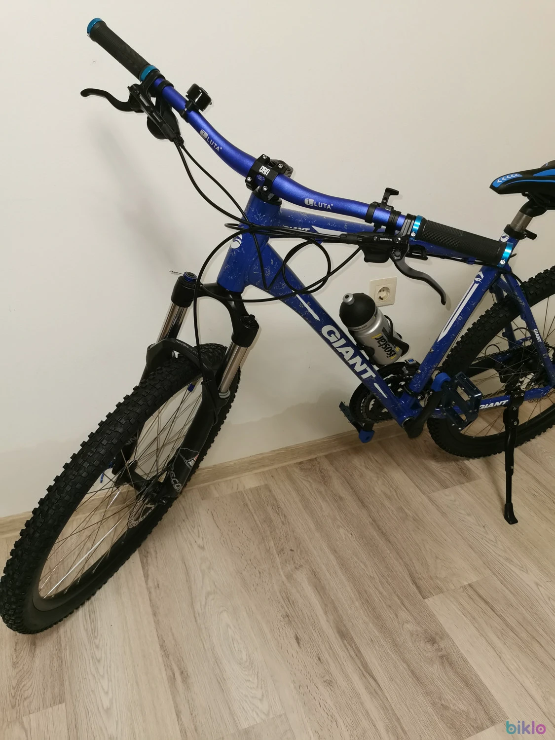 1. Mountain bike cu suspensie