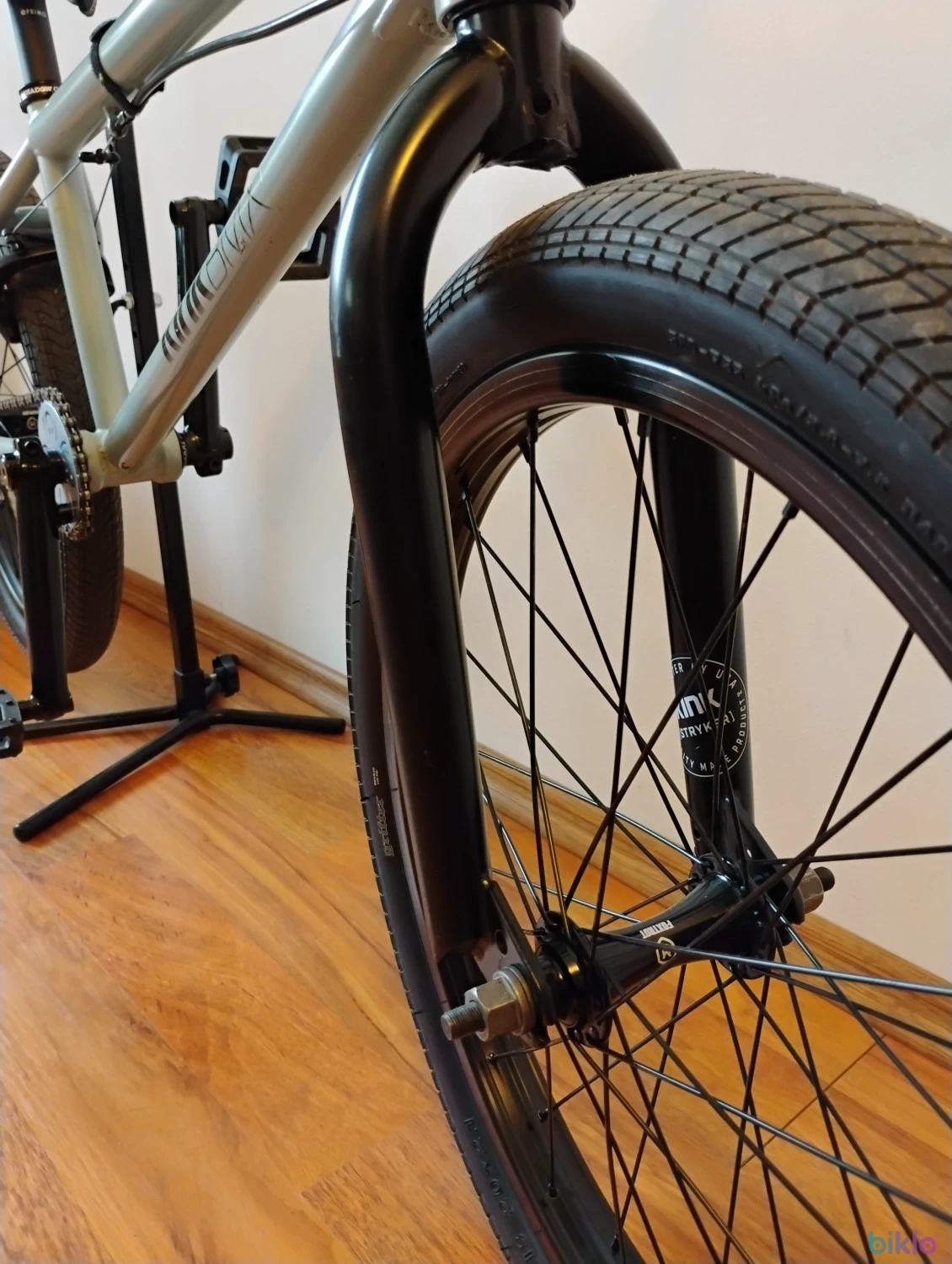 5. BMX custom Kink Whip XL