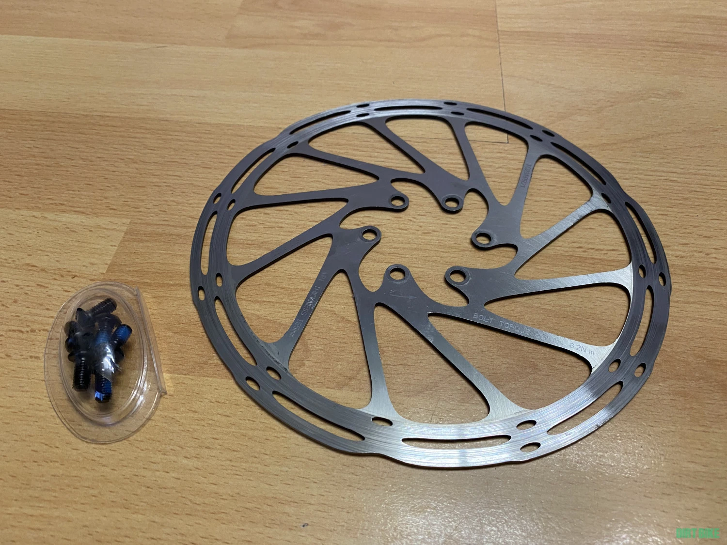 1. Sram Centerline 180 disc 6 suruburi