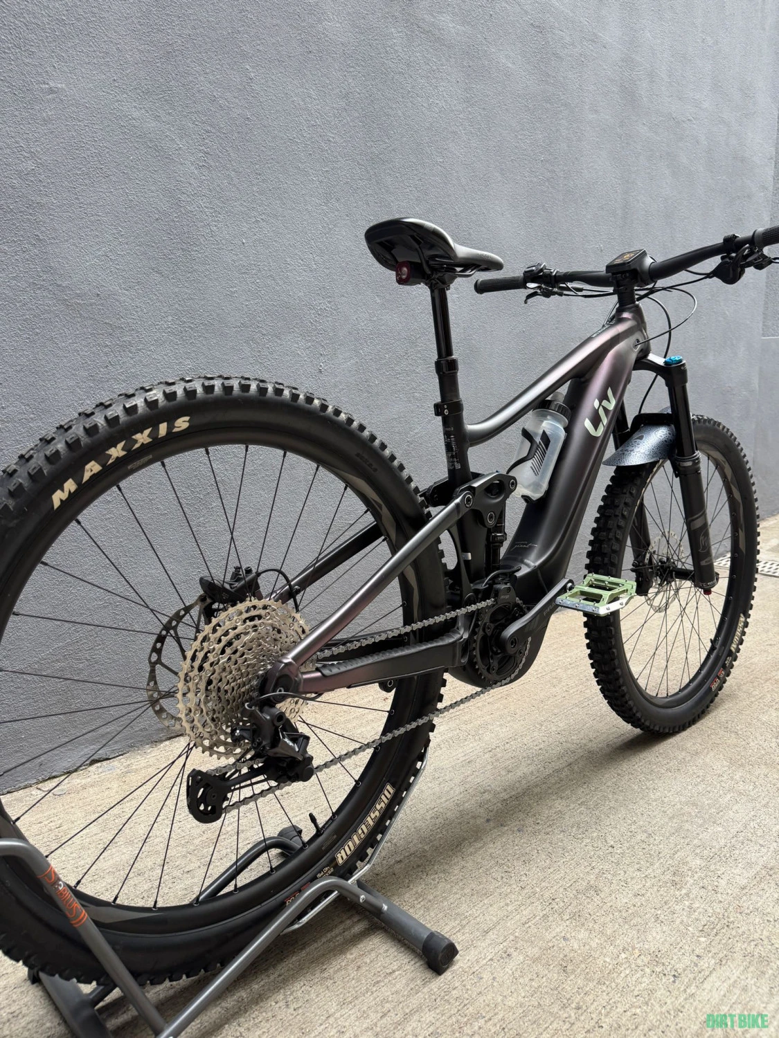 6. Bicicleta Electrica Liv Giant Intrigue X E+ 2 PRO 29'' Dark Iridiscent S