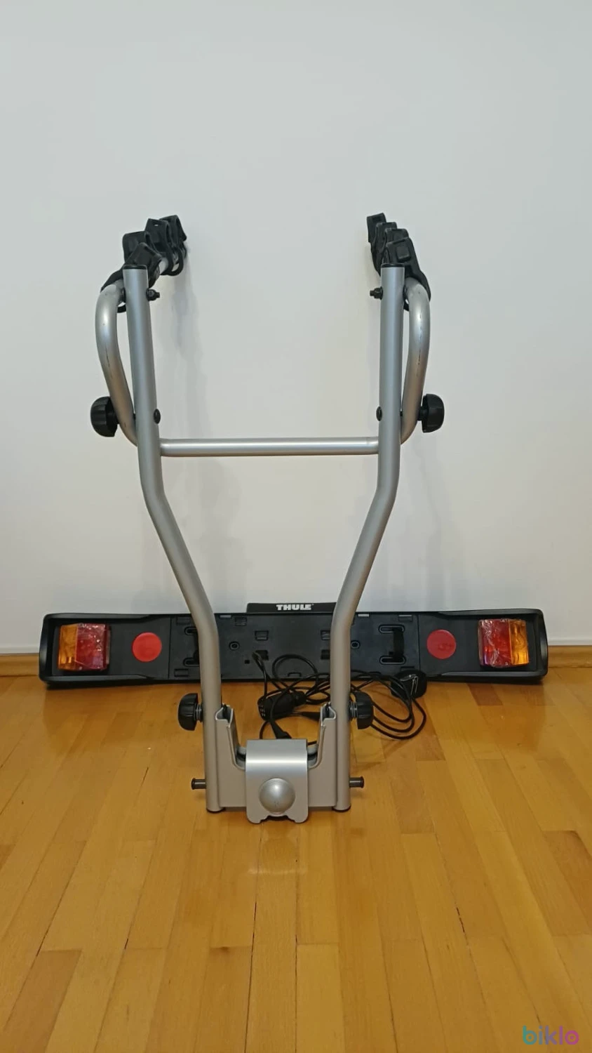 1. Suport Thule cârlig remorcare – 4 biciclete + light board