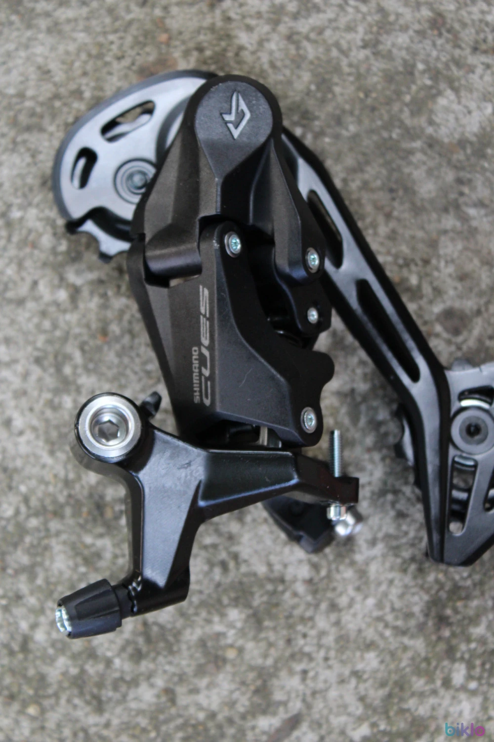 8. Shimano CUES RD-U3020 9-vit. schimbator spate