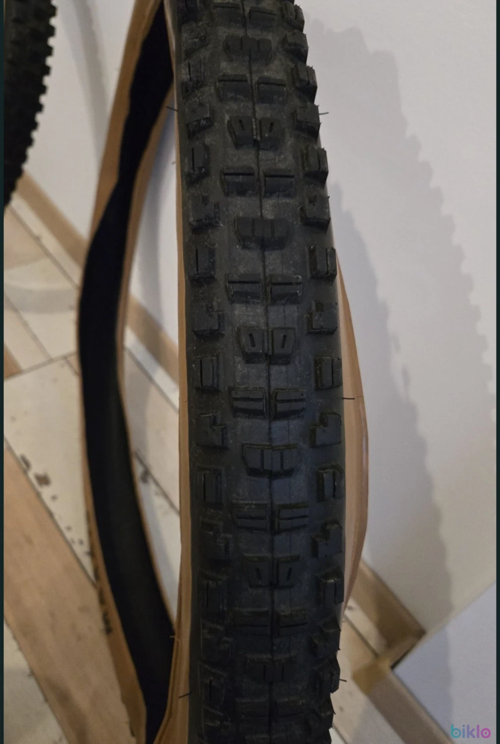 4. MAXXIS Minion DHR II 29x2.40 WT EXO TR