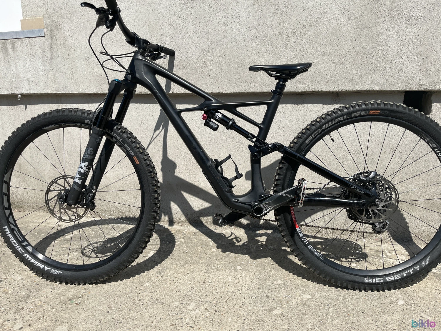 1. Specialized Enduro Elite Carbon L