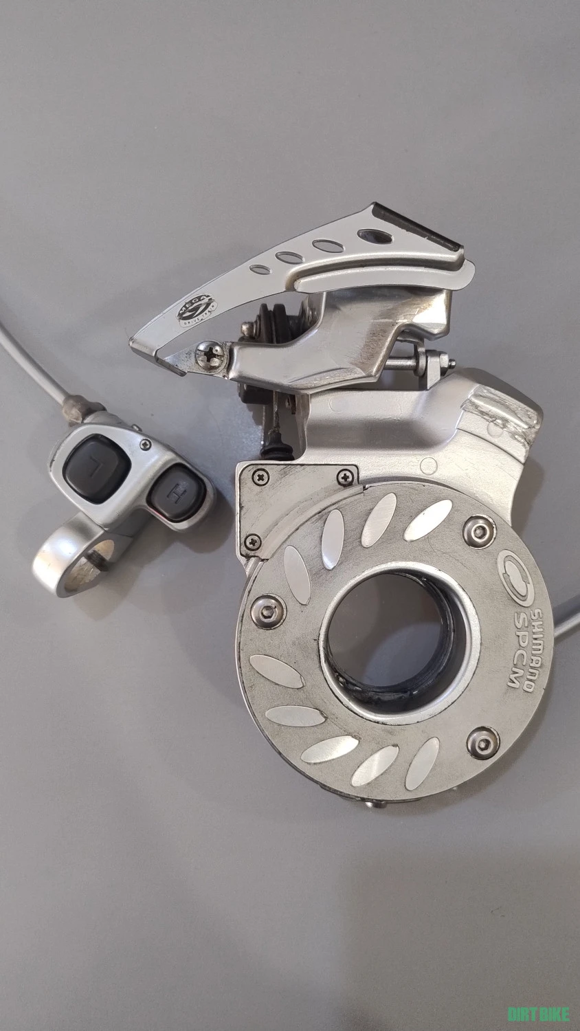 4. Schimbãtor fatã Shimano SPCM cu maneta sí angrenaj