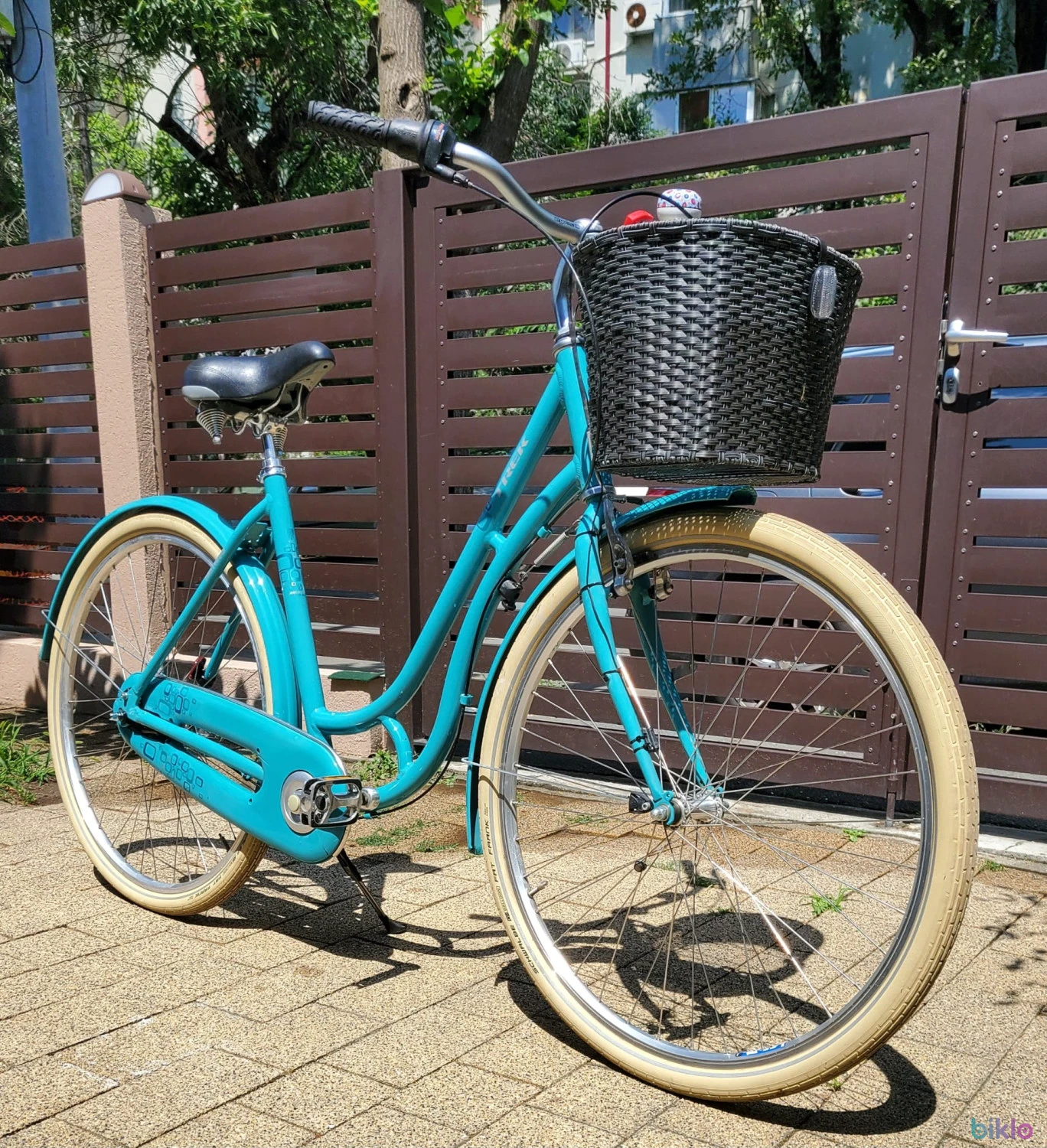 2. Bicicletă urbană premium Trek Santiago Lowstep 28” – Shimano Nexus 7, stare foarte bună