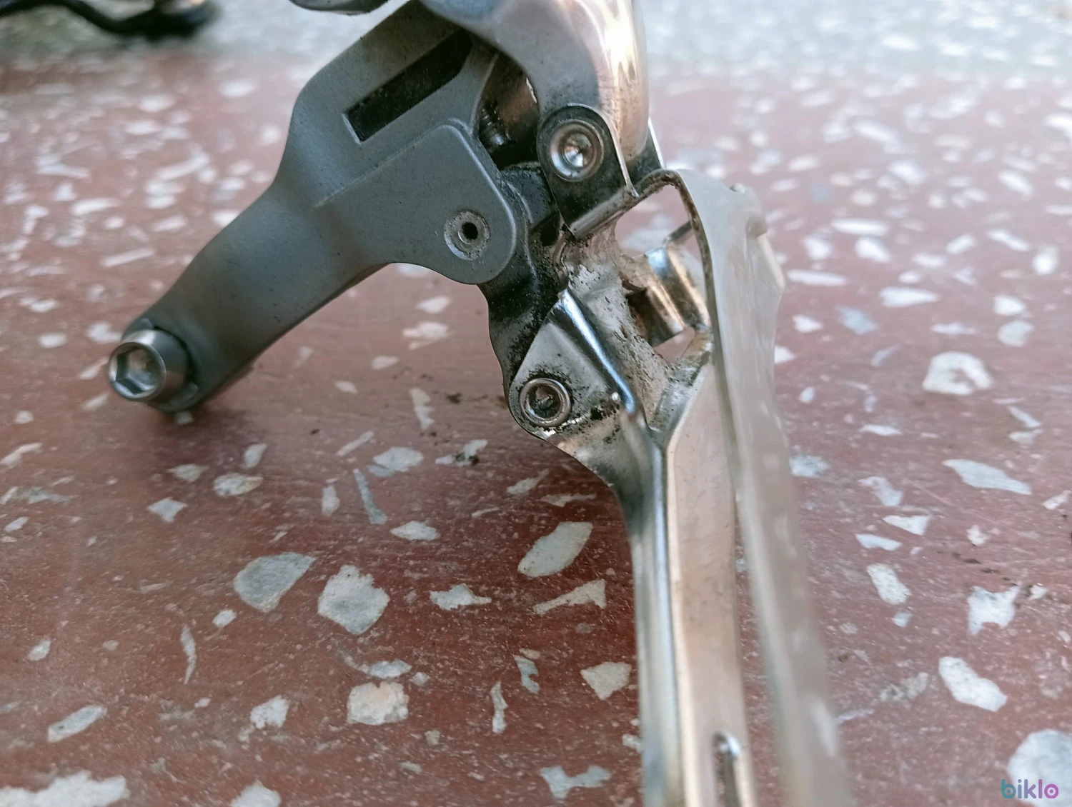 5. Schimbător cursieră de față Shimano Ultegra model FD-7600