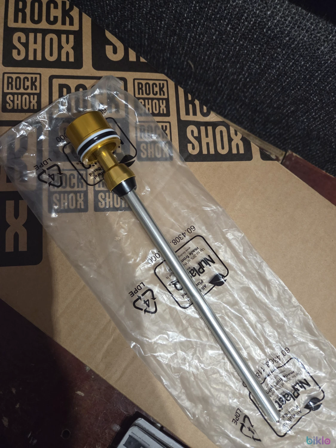 1. Tija Rockshox Zeb 180 mm