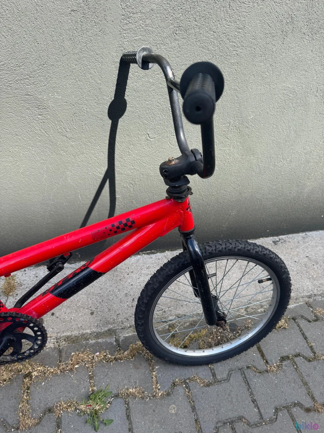 1. Bicicletă BMX