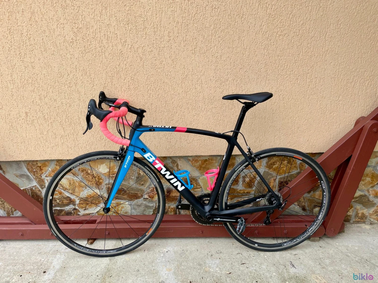 3. Bicicleta cursiera BTWIN ULTRA CF, campagnolo potenza 2x11
