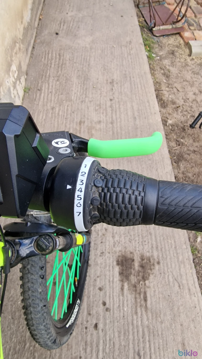 8. Rockrider st100