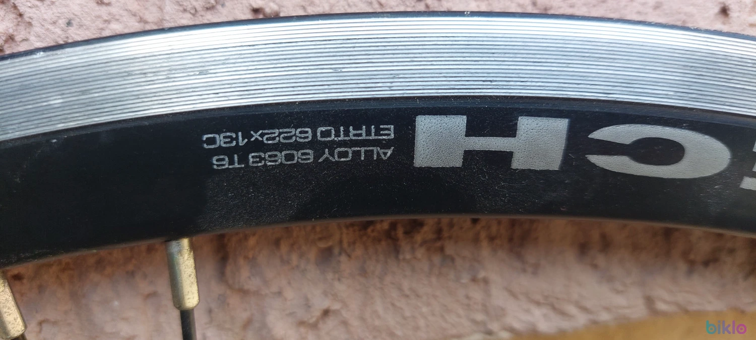 6. Roti cursiera noua cu spite aero si caseta Campagnolo